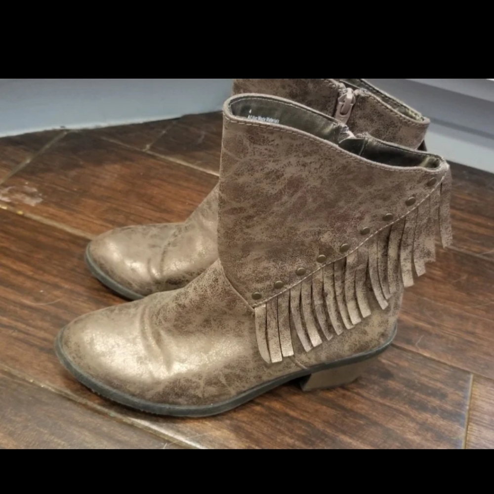 Stevie's youth sz 4 girls ankle fringe metallic style boots